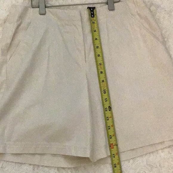 Tommy Bahama cream shorts size 10 - Picture 4 of 7